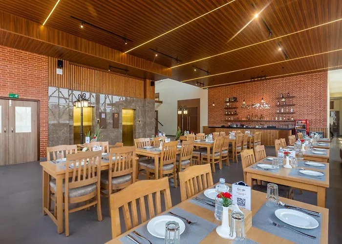 Crystal Pashupati, Near Airport & Pashupatinath ホテル 4*