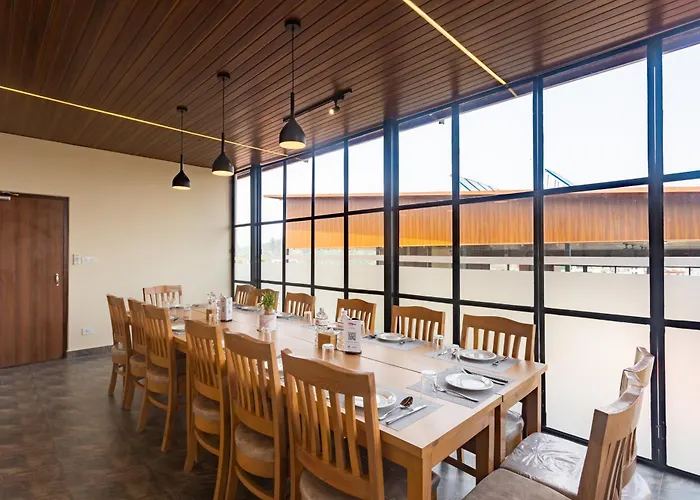 Crystal Pashupati, Near Airport & Pashupatinath ホテル 4*