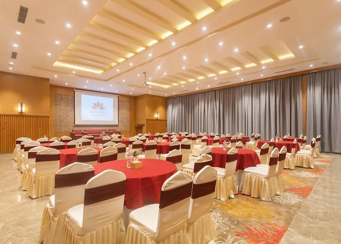 Crystal Pashupati, Near Airport & Pashupatinath ホテル 4*