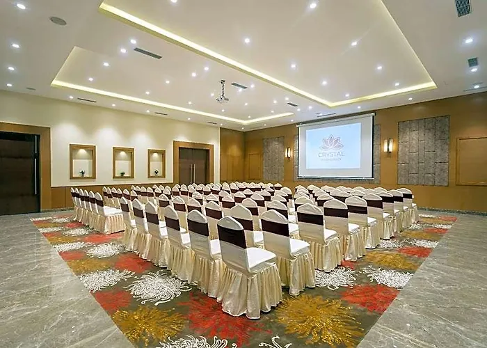 Crystal Pashupati, Near Airport & Pashupatinath ホテル 4*